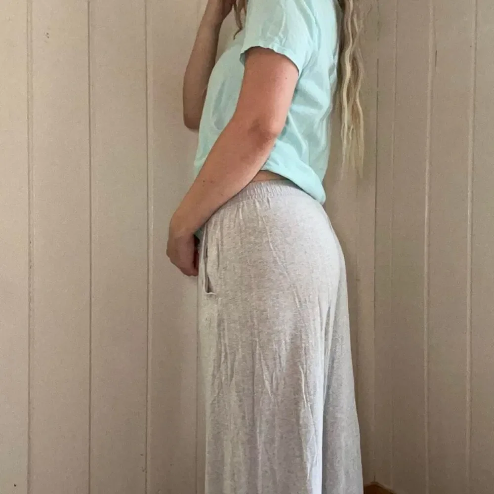 Abercrombie & Fitch gray wide leg lounge pants in size M